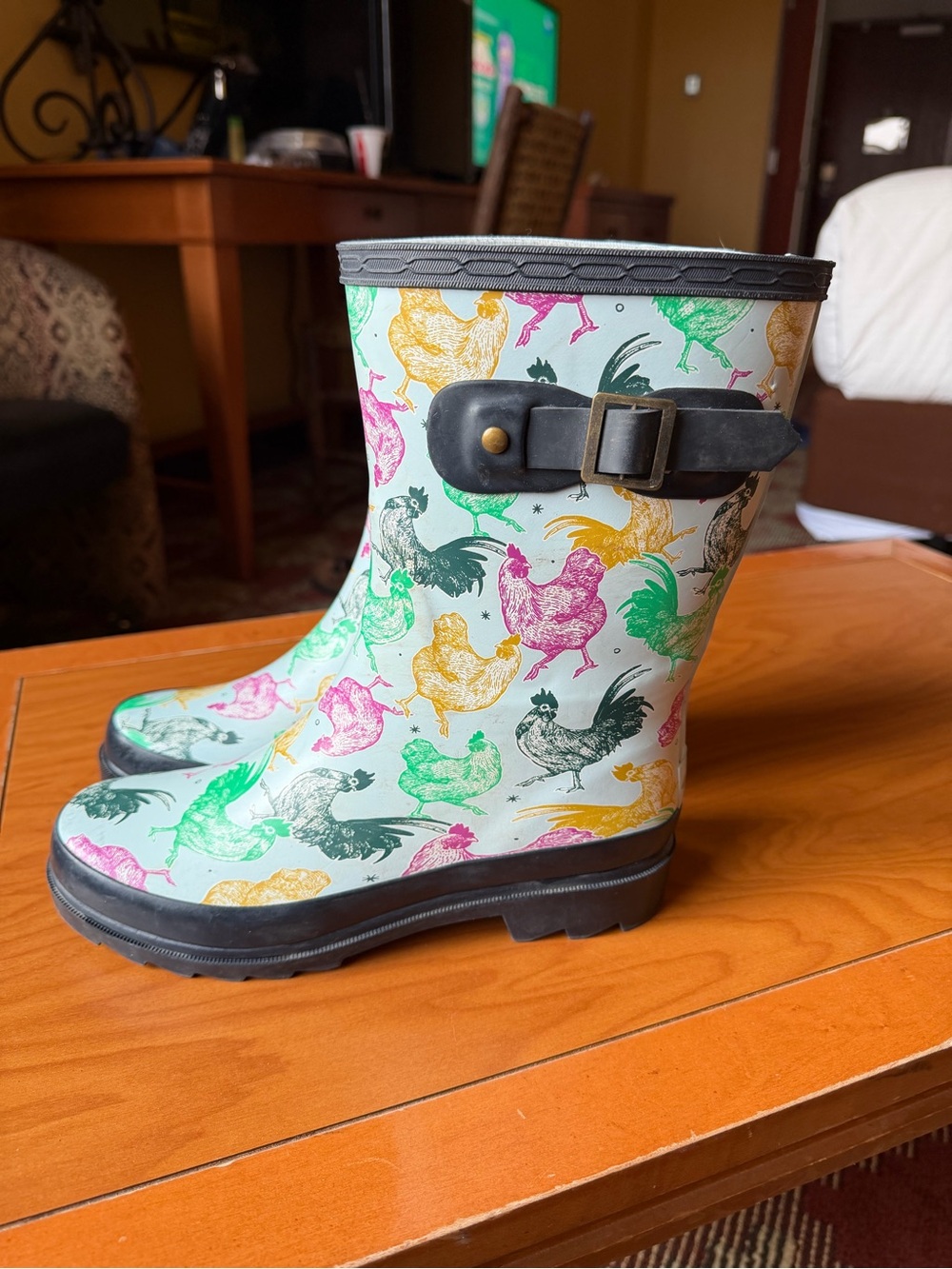 Blue Mountain chicken-print rubber boots